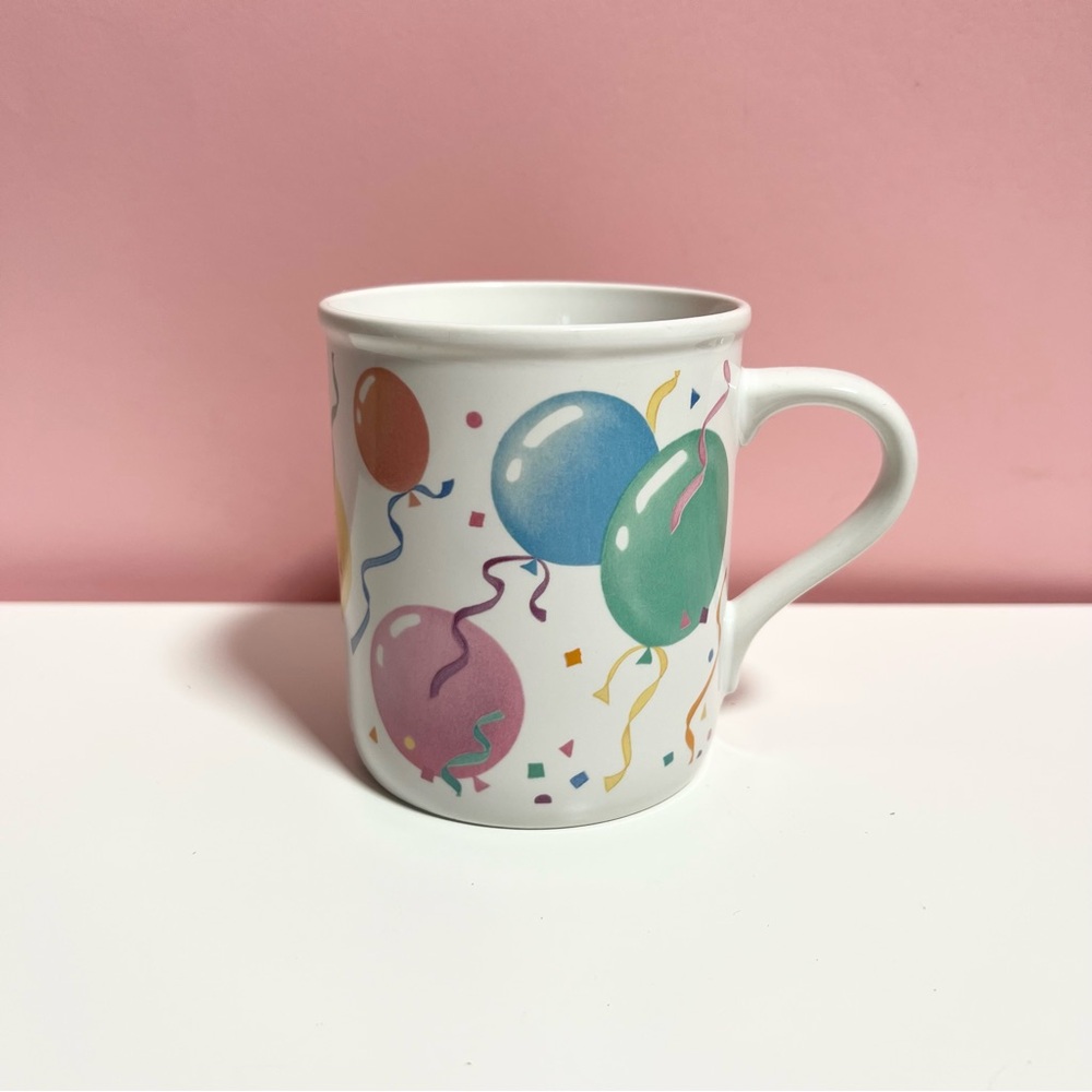 Vintage pastel retro party balloons mug